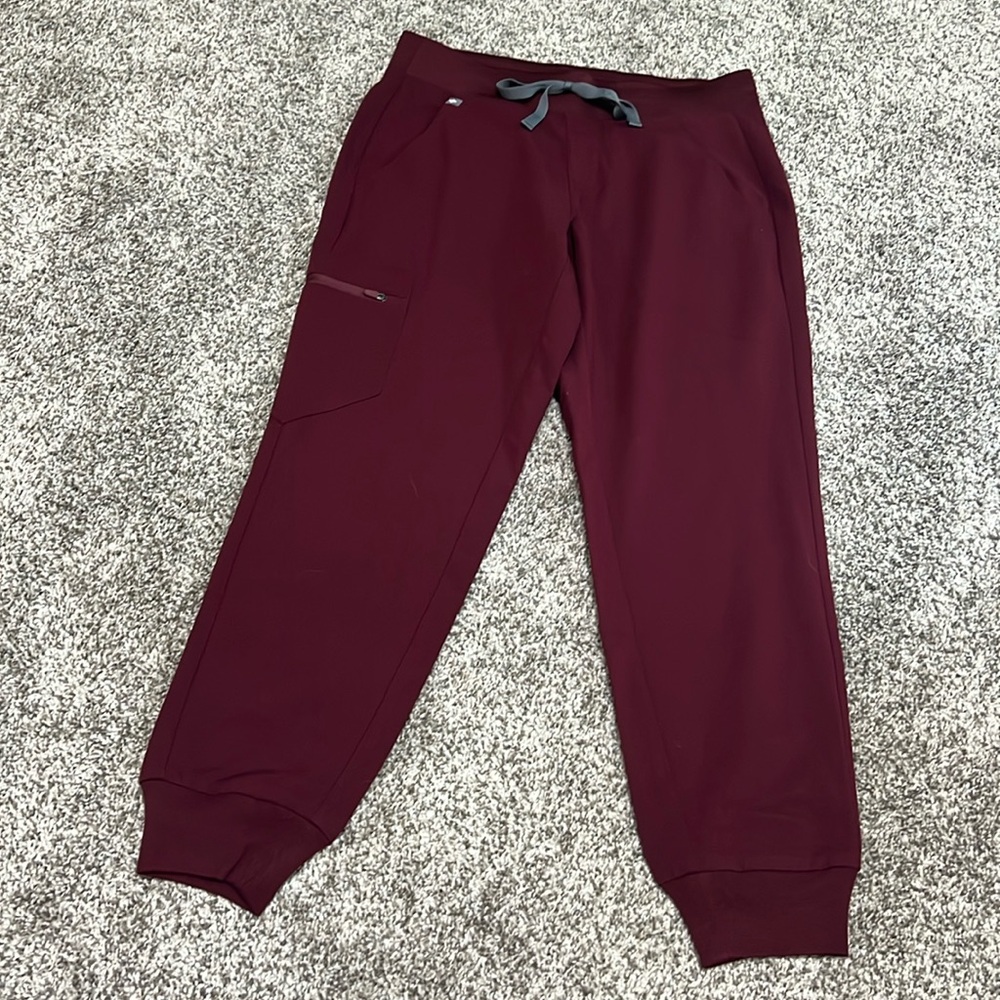 Brand new never worn maroon Figs jogger scrub pants